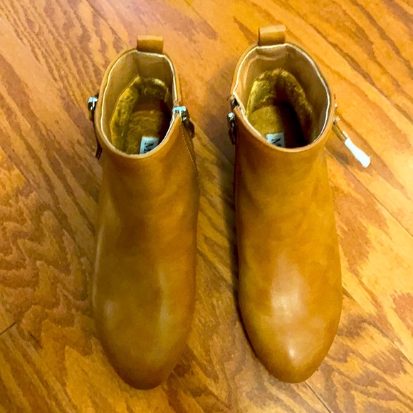 Brand new Max Muxun brown botties, Size 5.5 - Picture 2 of 4